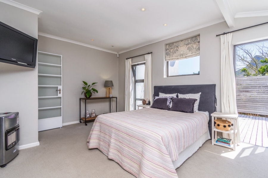 To Let 4 Bedroom Property for Rent in Bakoven Western Cape